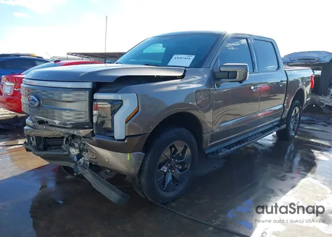 2023 Ford F-150 Lightning Lariat z USA, uszkodzony, nr VIN 1FTVW1EL4PWG02744